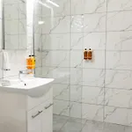 Soni Exclusive 1218 Plaza With Private Parking & Self Check-in