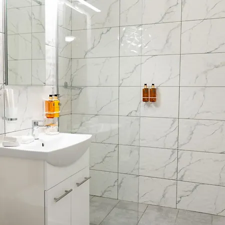 Soni Exclusive 1218 Plaza With Private Parking & Self Check-in