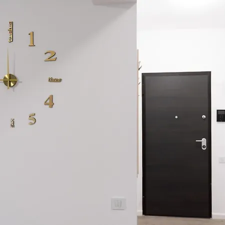 Soni Exclusive 1218 Plaza With Private Parking & Self Check-in