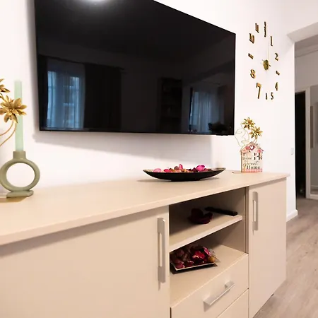 Soni Exclusive 1218 Plaza With Private Parking & Self Check-in *