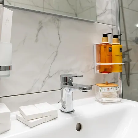 Soni Exclusive 1218 Plaza With Private Parking & Self Check-in