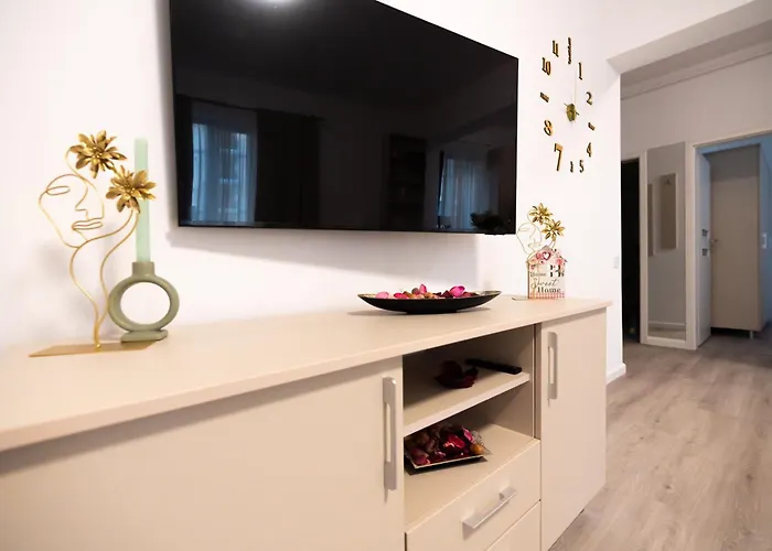 Soni Exclusive 1218 Plaza With Private Parking & Self Check-in *