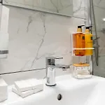 Soni Exclusive 1218 Plaza With Private Parking & Self Check-in