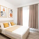 Soni Exclusive 1218 Plaza With Private Parking & Self Check-in